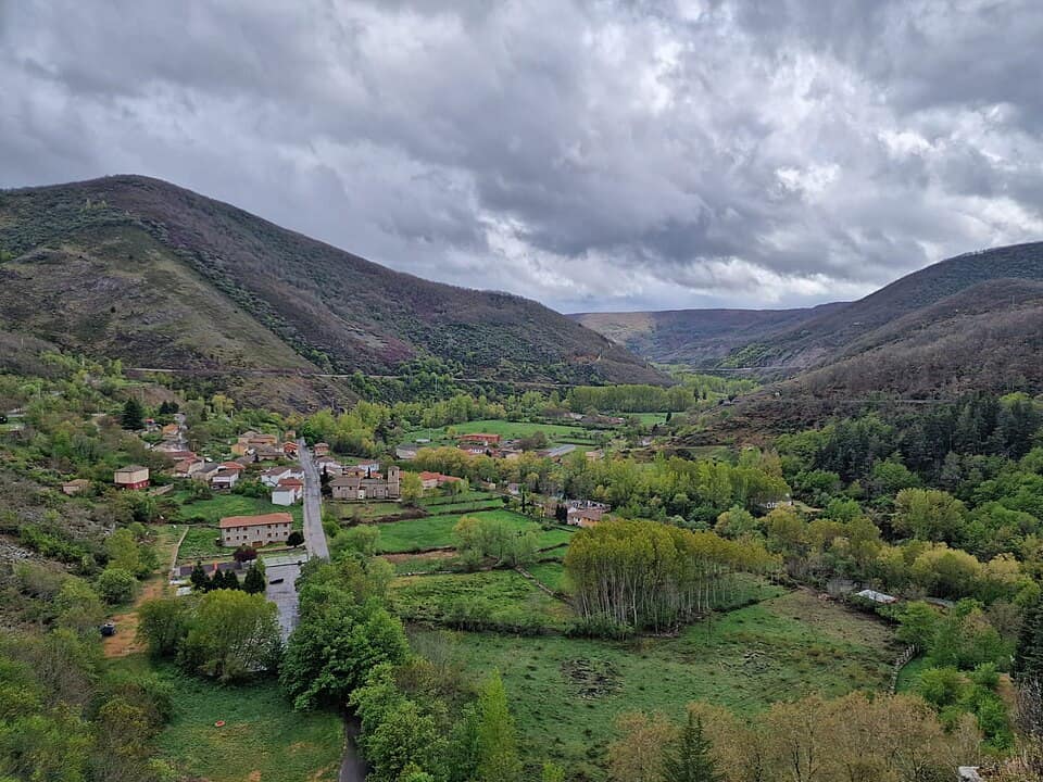 Vista de Los Barrios de Luna